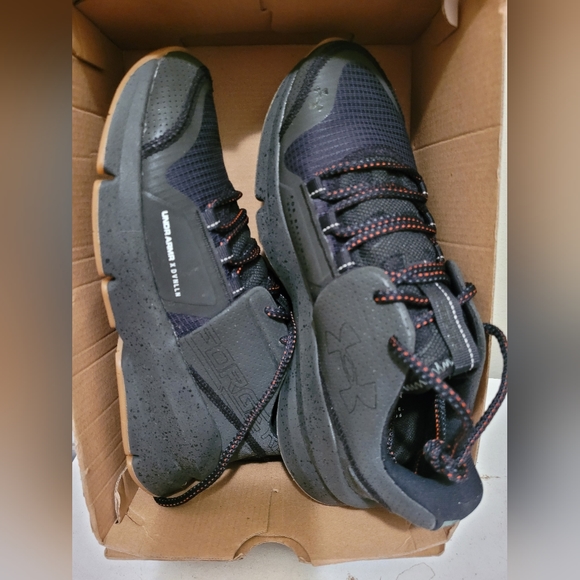 UNDER ARMOUR SHOES NEW - Picture 3 of 3